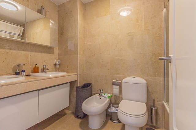 2 quarto Penthouse para arrendar em La Alcaidesa com piscina garagem - 1 350 € (Ref: 9584685)