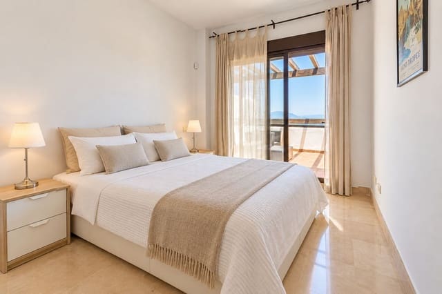 2 soverom Penthouse til leie i La Alcaidesa med svømmebasseng garasje - € 1 350 (Ref: 9584685)