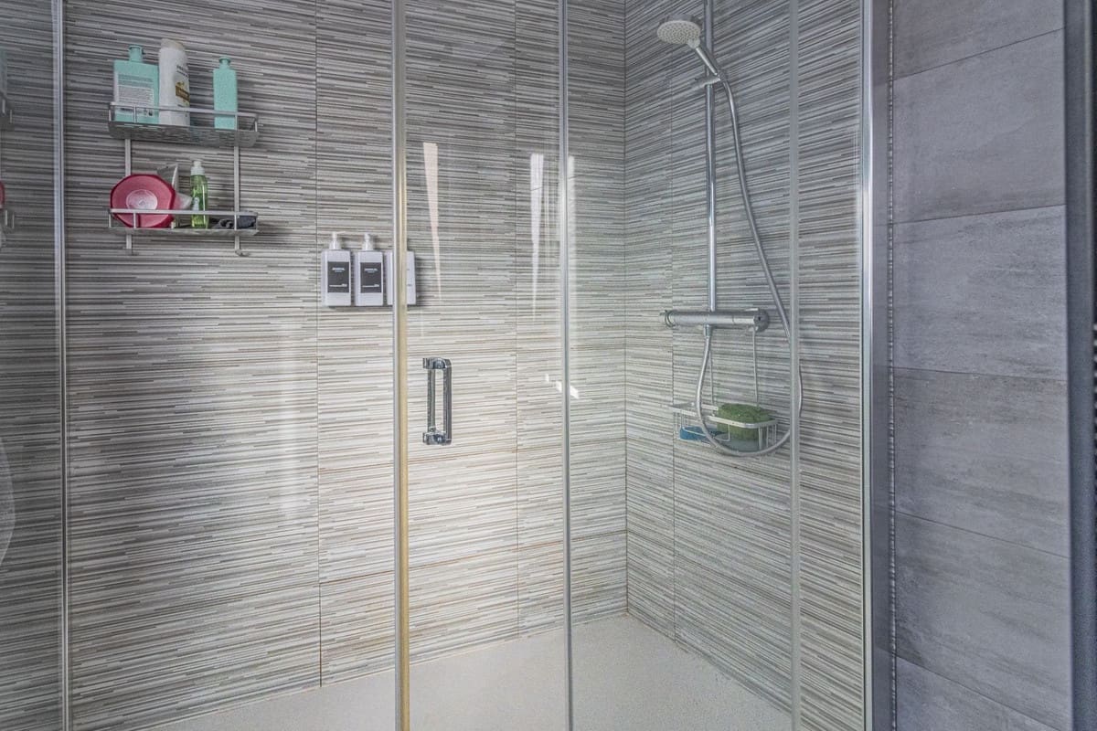 4 Zimmer Villa zu verkaufen in La Alcaidesa mit Pool Garage - 759.000 € (Ref: 9631373)