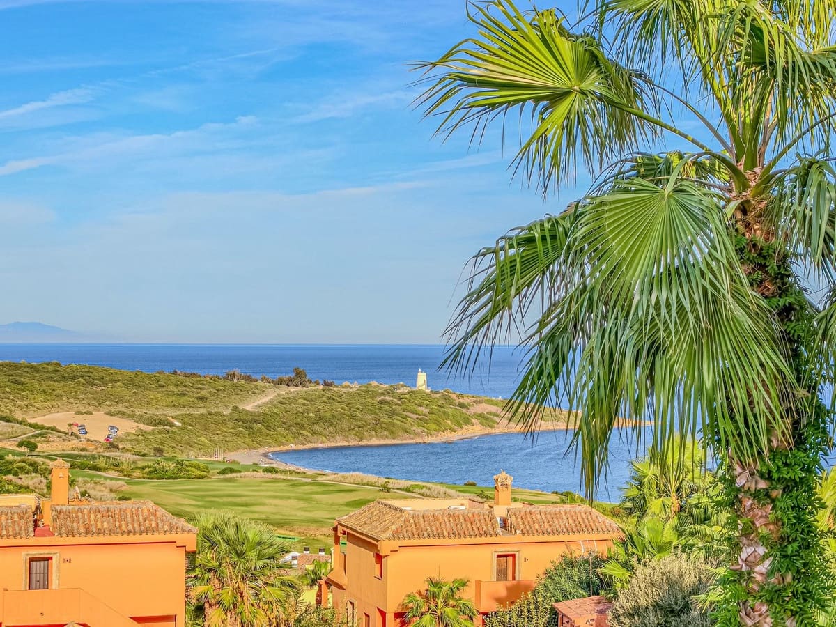 4 Zimmer Villa zu verkaufen in La Alcaidesa mit Pool Garage - 759.000 € (Ref: 9631373)