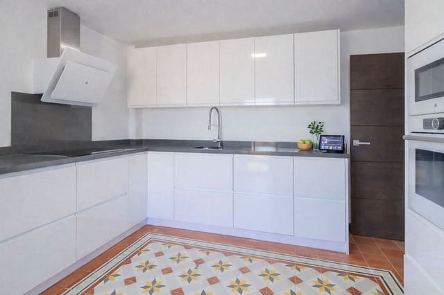 4 quarto Moradia para venda em La Alcaidesa com piscina garagem - 759 000 € (Ref: 9631373)