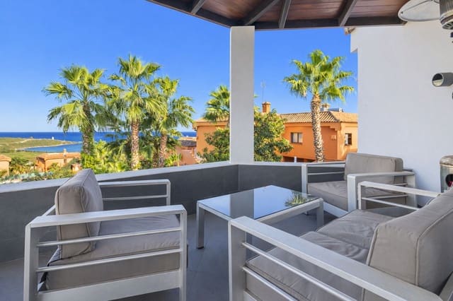 4 sovrum Villa till salu i La Alcaidesa med pool garage - 759 000 € (Ref: 9631373)