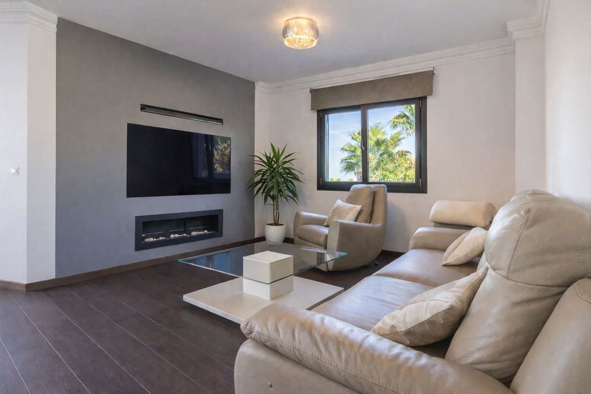 4 soveværelse Villa til salg i La Alcaidesa med swimmingpool garage - € 759.000 (Ref: 9631373)