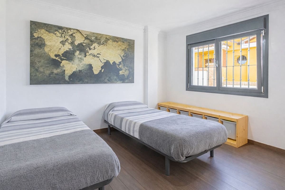 4 soveværelse Villa til salg i La Alcaidesa med swimmingpool garage - € 759.000 (Ref: 9631373)