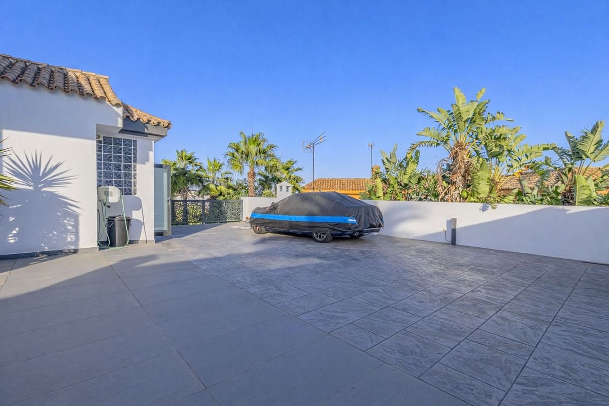 4 soveværelse Villa til salg i La Alcaidesa med swimmingpool garage - € 759.000 (Ref: 9631373)