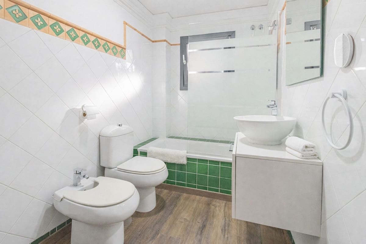 4 soveværelse Villa til salg i La Alcaidesa med swimmingpool garage - € 759.000 (Ref: 9631373)