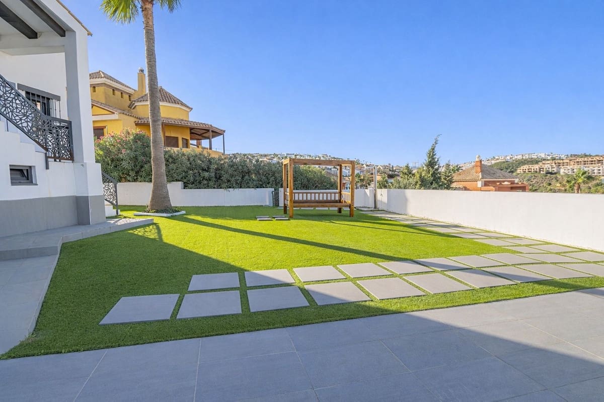 4 soveværelse Villa til salg i La Alcaidesa med swimmingpool garage - € 759.000 (Ref: 9631373)