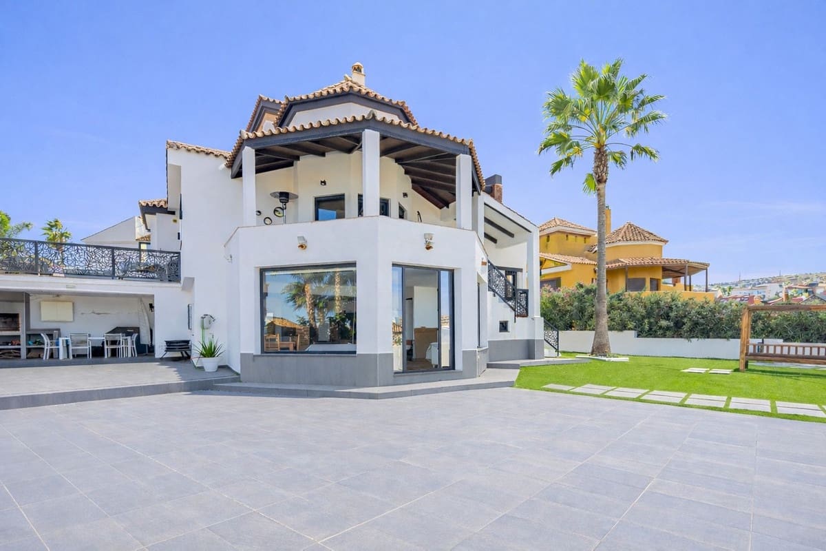 4 soveværelse Villa til salg i La Alcaidesa med swimmingpool garage - € 759.000 (Ref: 9631373)