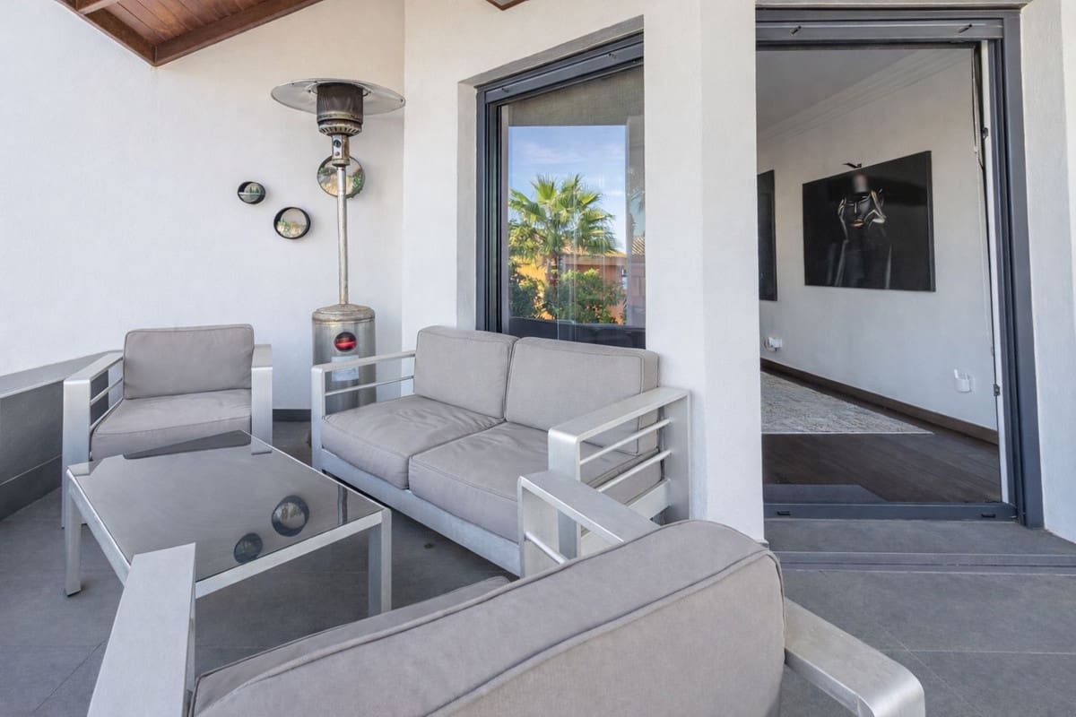 4 soveværelse Villa til salg i La Alcaidesa med swimmingpool garage - € 759.000 (Ref: 9631373)