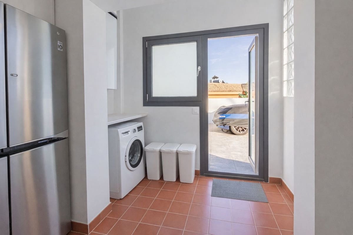 4 soveværelse Villa til salg i La Alcaidesa med swimmingpool garage - € 759.000 (Ref: 9631373)