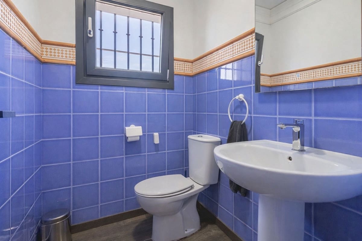 4 soveværelse Villa til salg i La Alcaidesa med swimmingpool garage - € 759.000 (Ref: 9631373)