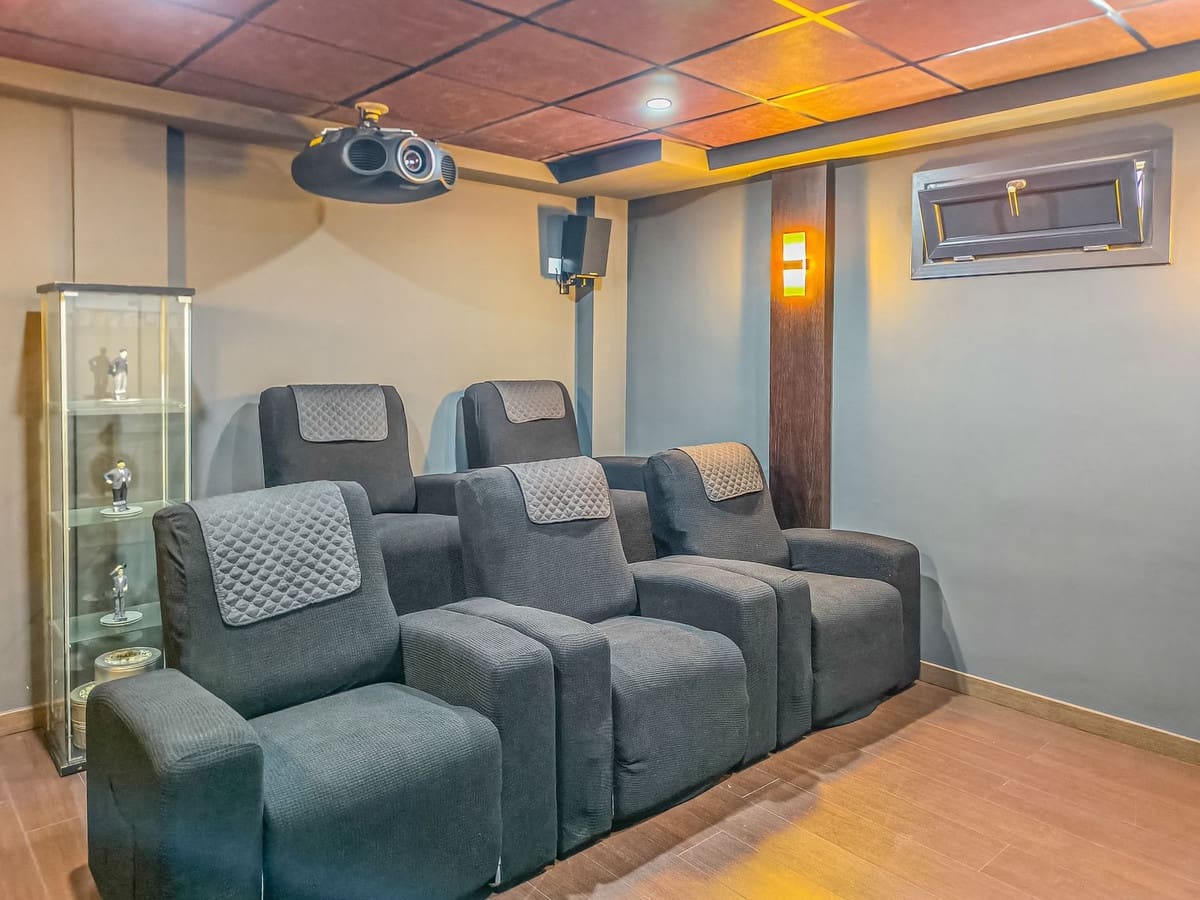 4 soveværelse Villa til salg i La Alcaidesa med swimmingpool garage - € 759.000 (Ref: 9631373)