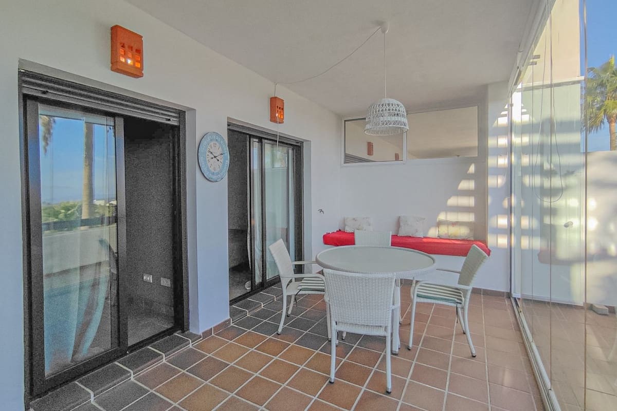 2 soverom Leilighet til leie i La Alcaidesa med svømmebasseng garasje - € 1 000 (Ref: 9642177)