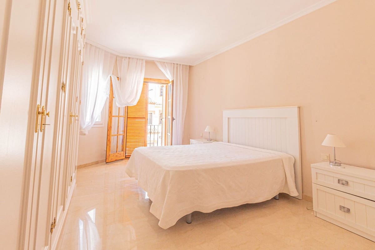 2 bedroom Terraced Villa for rent in La Alcaidesa with pool garage - € 1,800 (Ref: 9646337)