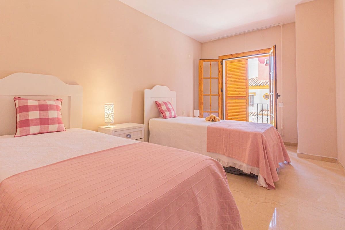 2 bedroom Terraced Villa for rent in La Alcaidesa with pool garage - € 1,800 (Ref: 9646337)