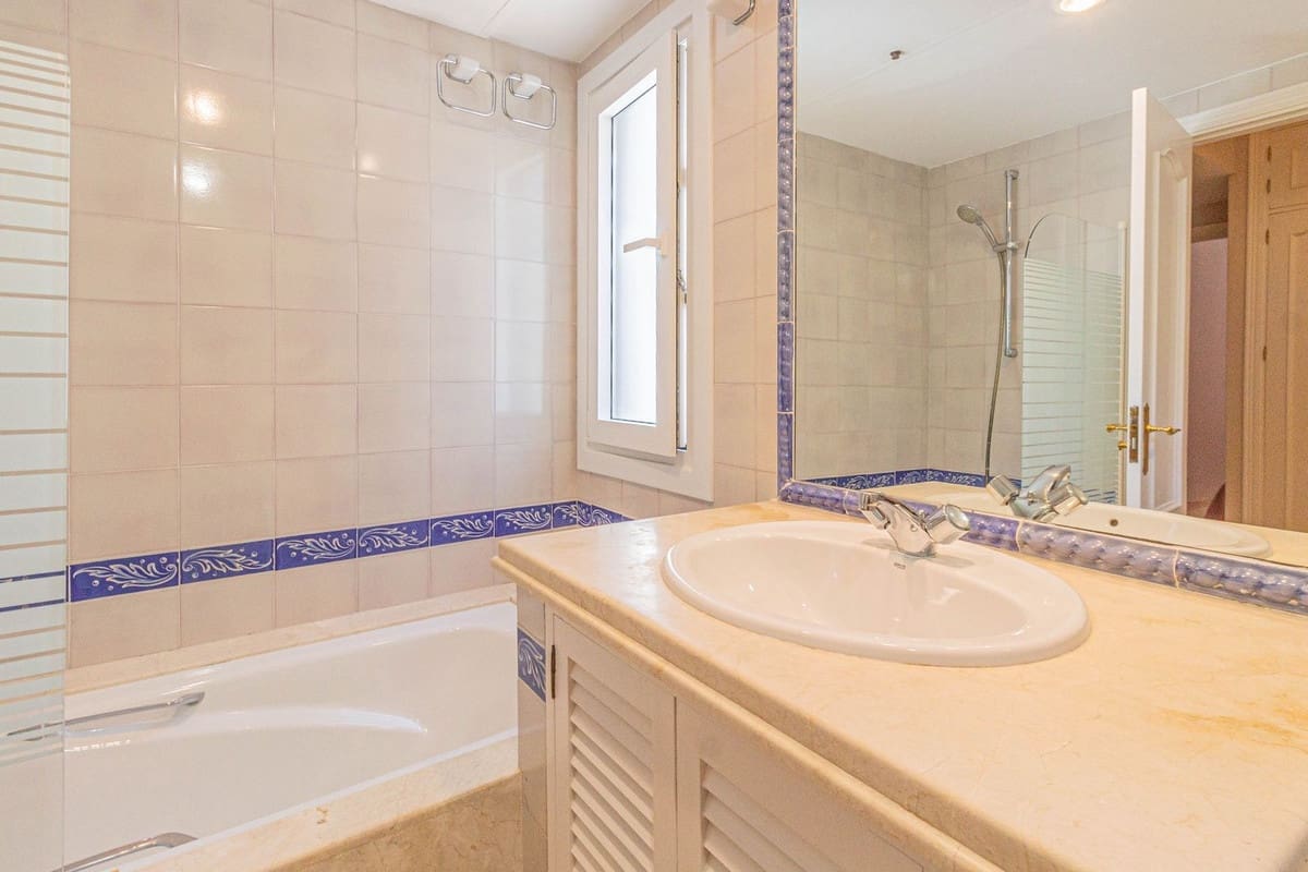 2 bedroom Terraced Villa for rent in La Alcaidesa with pool garage - € 1,800 (Ref: 9646337)