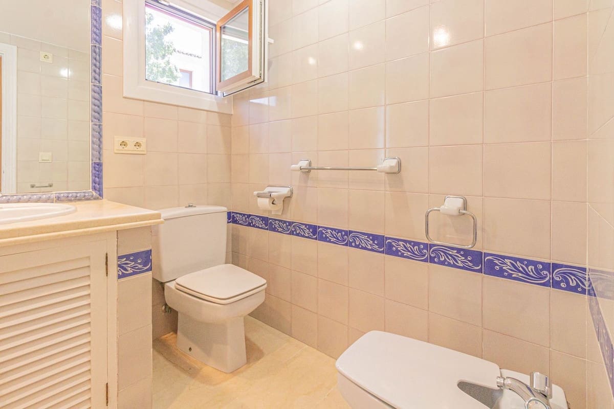 2 bedroom Terraced Villa for rent in La Alcaidesa with pool garage - € 1,800 (Ref: 9646337)