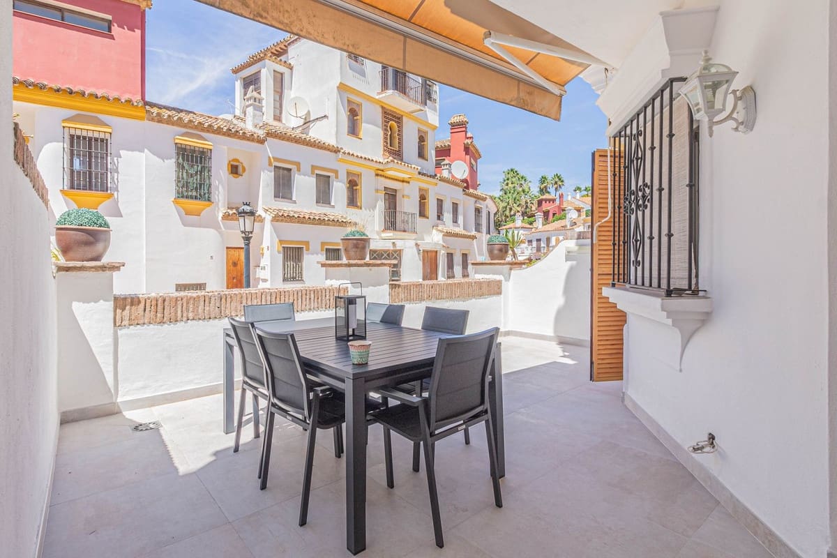 2 bedroom Terraced Villa for rent in La Alcaidesa with pool garage - € 1,800 (Ref: 9646337)