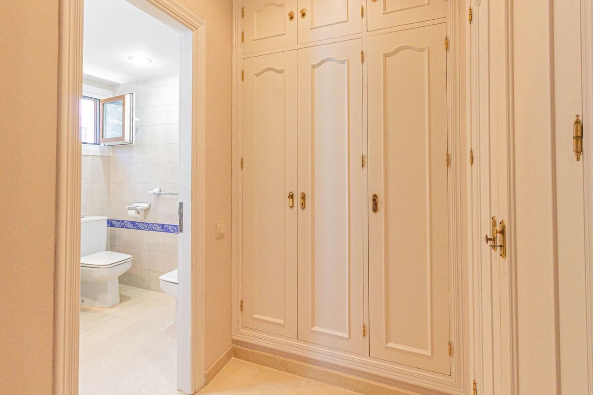 2 bedroom Terraced Villa for rent in La Alcaidesa with pool garage - € 1,800 (Ref: 9646337)