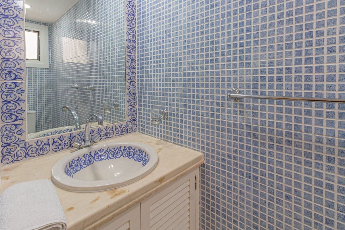 2 bedroom Terraced Villa for rent in La Alcaidesa with pool garage - € 1,800 (Ref: 9646337)