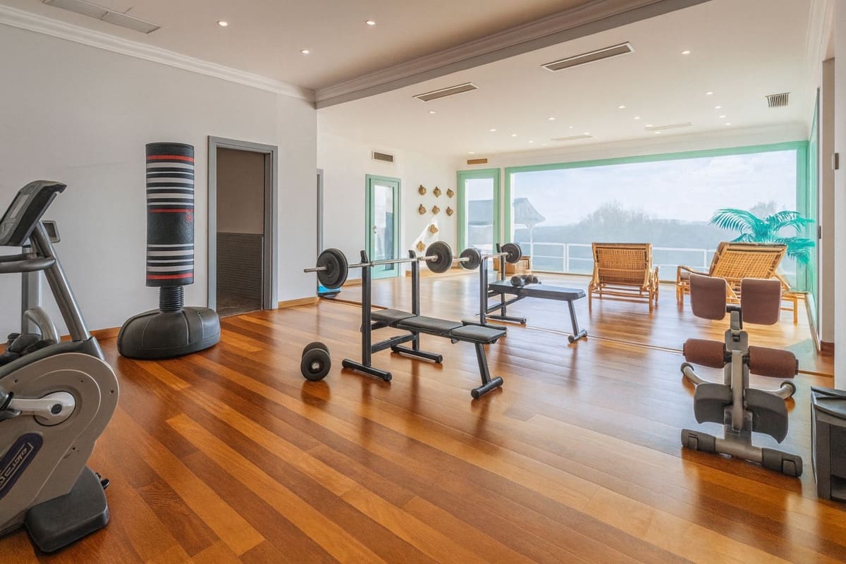 5 bedroom Villa for sale in Sotogrande with pool garage - € 2,450,000 (Ref: 9649934)