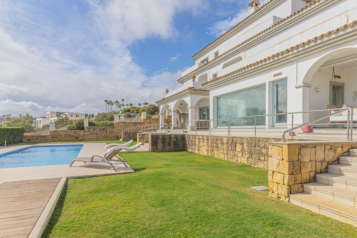 5 bedroom Villa for sale in Sotogrande with pool garage - € 2,450,000 (Ref: 9649934)
