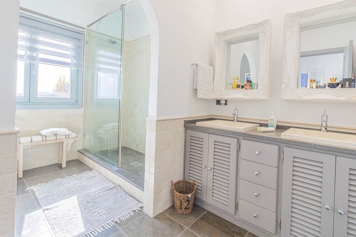 5 bedroom Villa for sale in Sotogrande with pool garage - € 2,450,000 (Ref: 9649934)