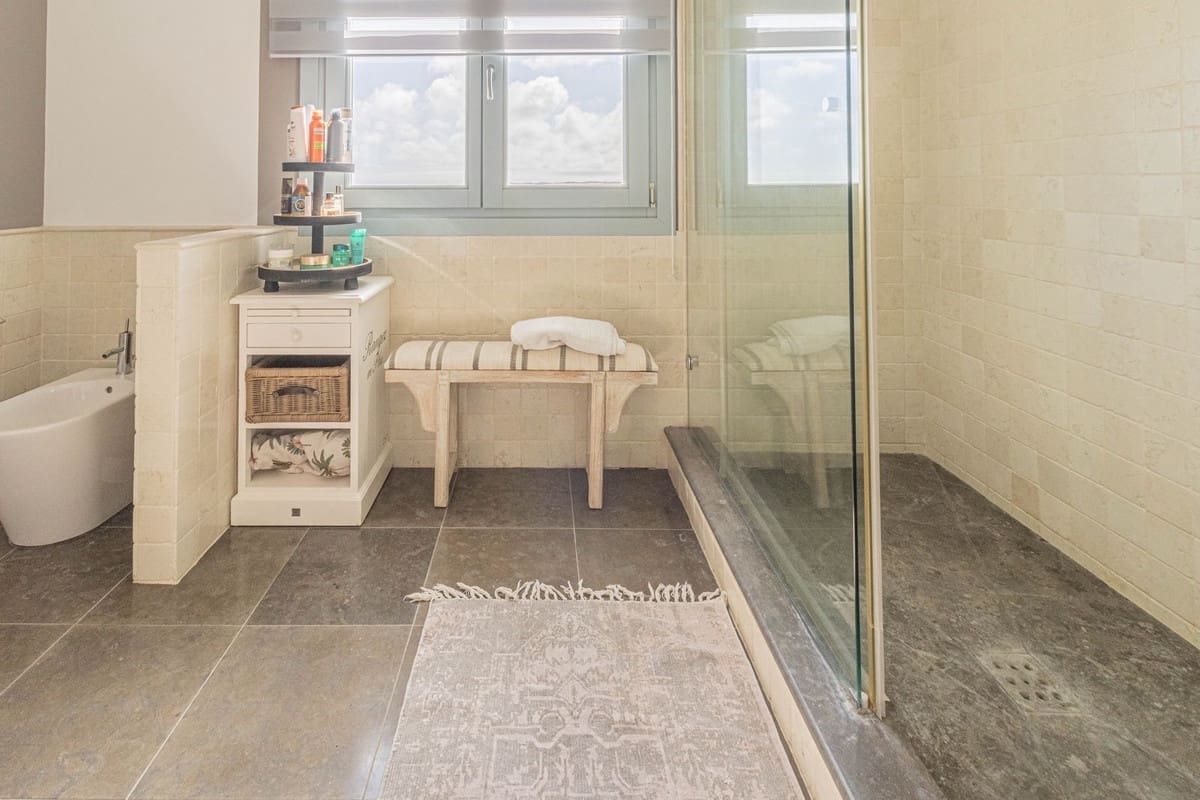 5 bedroom Villa for sale in Sotogrande with pool garage - € 2,450,000 (Ref: 9649934)