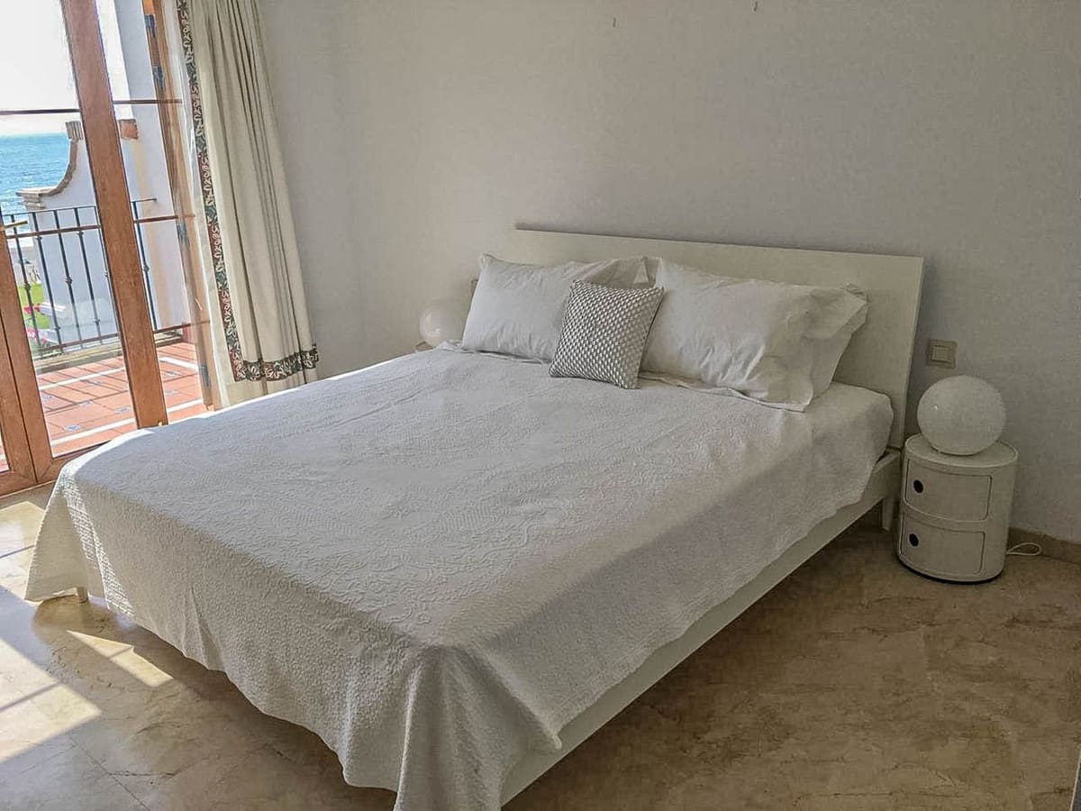 3 quarto Moradia para arrendamento para férias em La Alcaidesa com piscina Garagem - 2 100 € (Ref: 9650913)