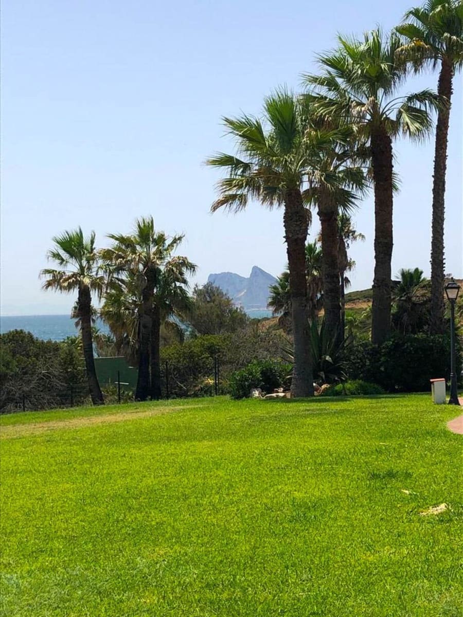 3 quarto Moradia para arrendamento para férias em La Alcaidesa com piscina Garagem - 2 100 € (Ref: 9650913)