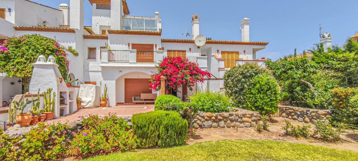 3 quarto Moradia para arrendamento para férias em La Alcaidesa com piscina Garagem - 2 100 € (Ref: 9650913)