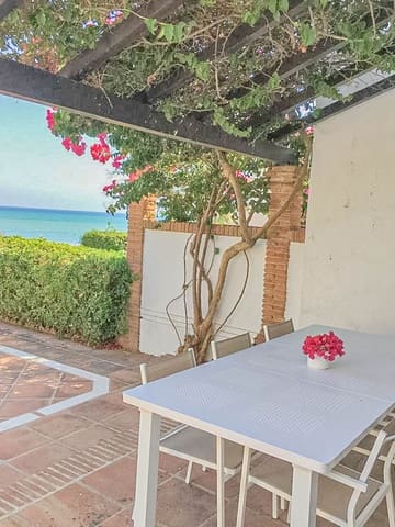 Villa/Maison de 3 chambres de location de vacances à La Alcaidesa avec piscine garage - 2 100 € (Ref: 9650913)