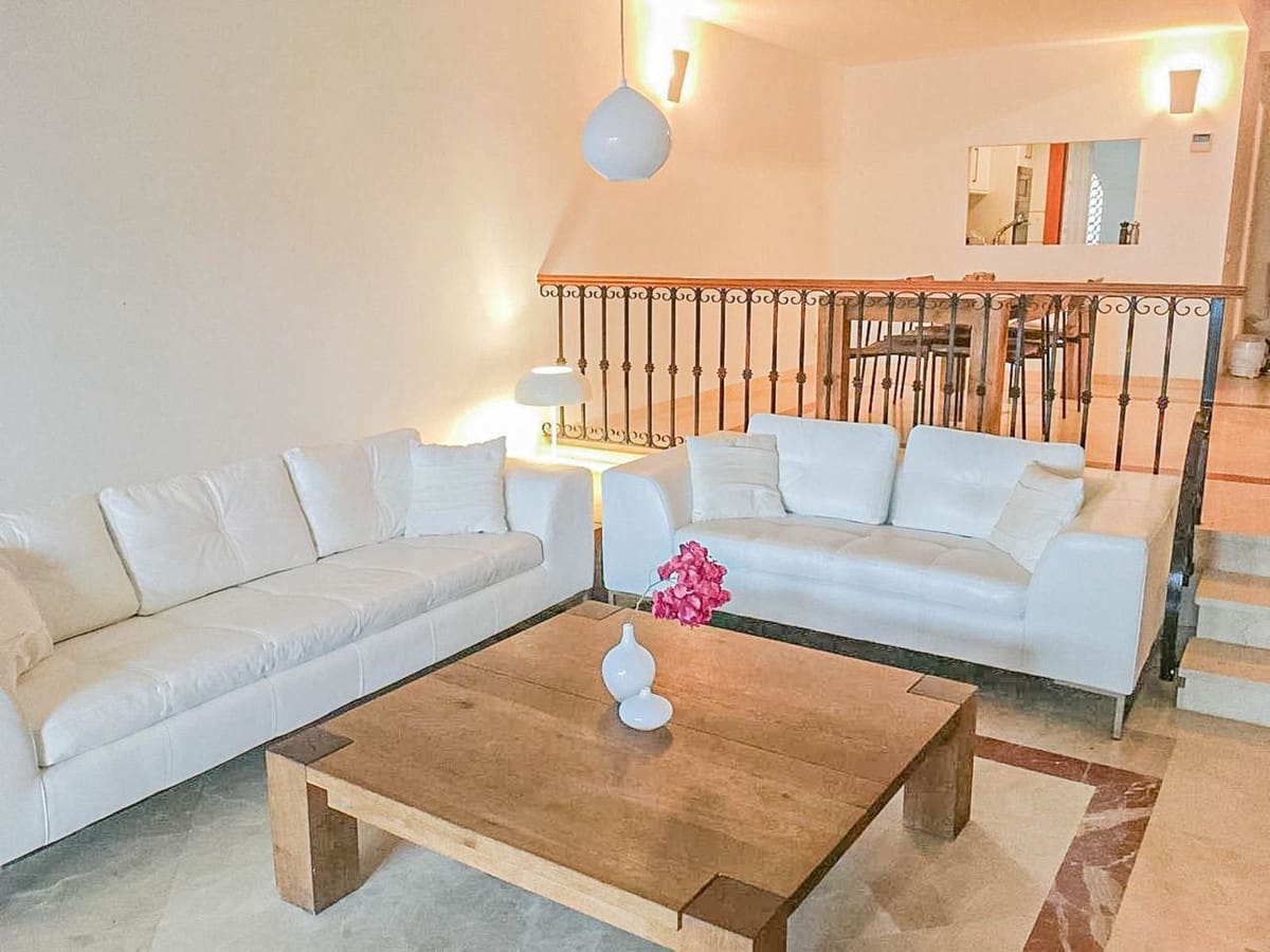 3 bedroom Villa for holiday rental in La Alcaidesa with pool garage - € 2,100 (Ref: 9650913)