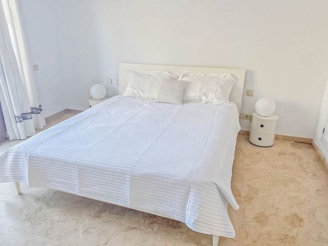 3 sovrum Villa för semesterbostäder i La Alcaidesa med pool garage - 2 100 € (Ref: 9650913)