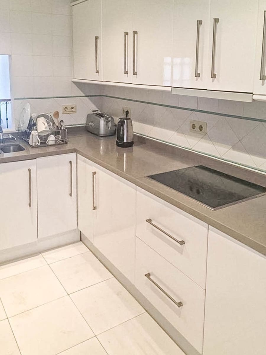 3 bedroom Villa for holiday rental in La Alcaidesa with pool garage - € 2,100 (Ref: 9650913)