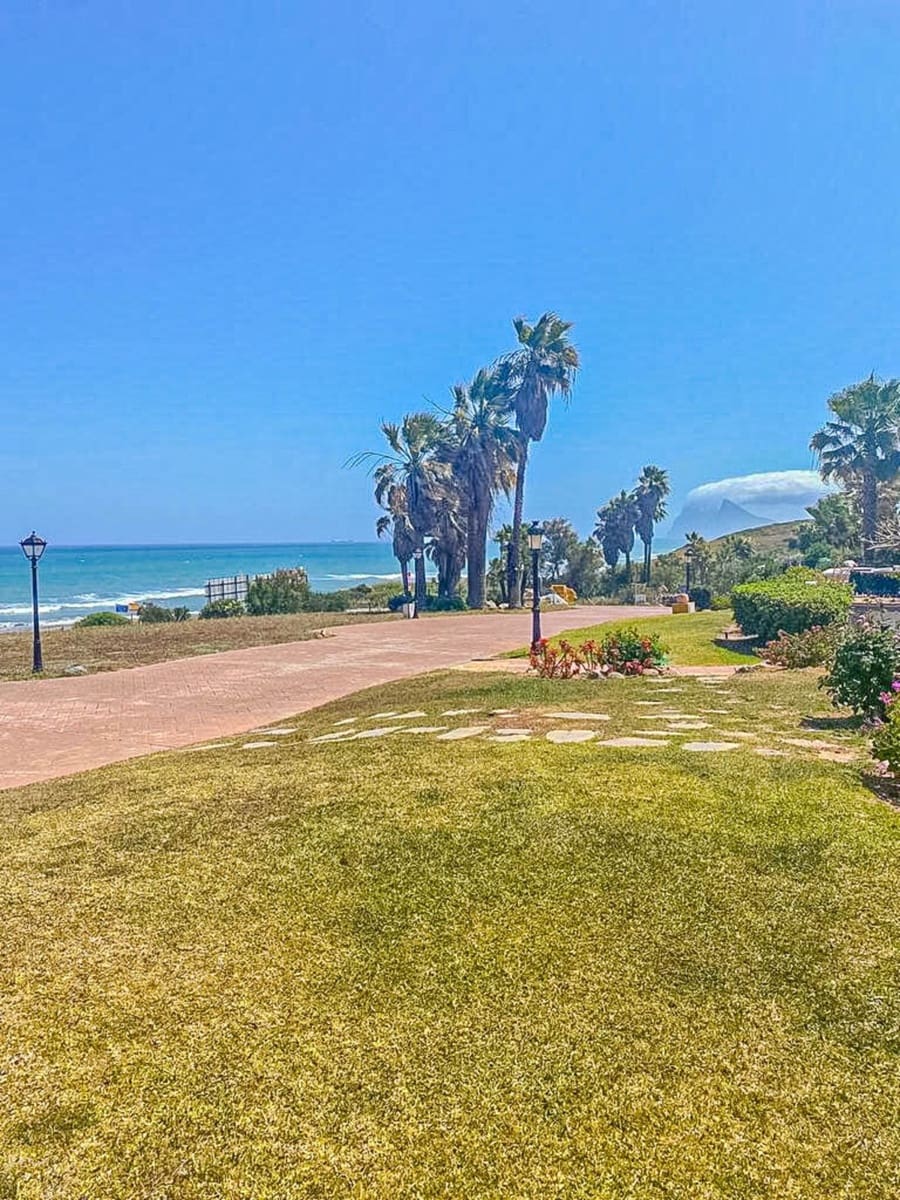 3 bedroom Villa for holiday rental in La Alcaidesa with pool garage - € 2,100 (Ref: 9650913)