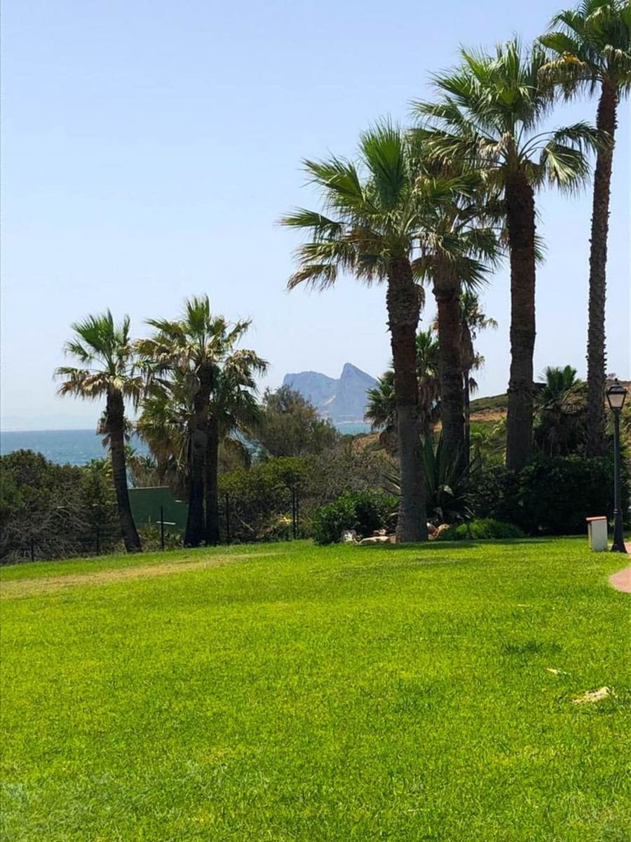 3 bedroom Villa for holiday rental in La Alcaidesa with pool garage - € 2,100 (Ref: 9650913)