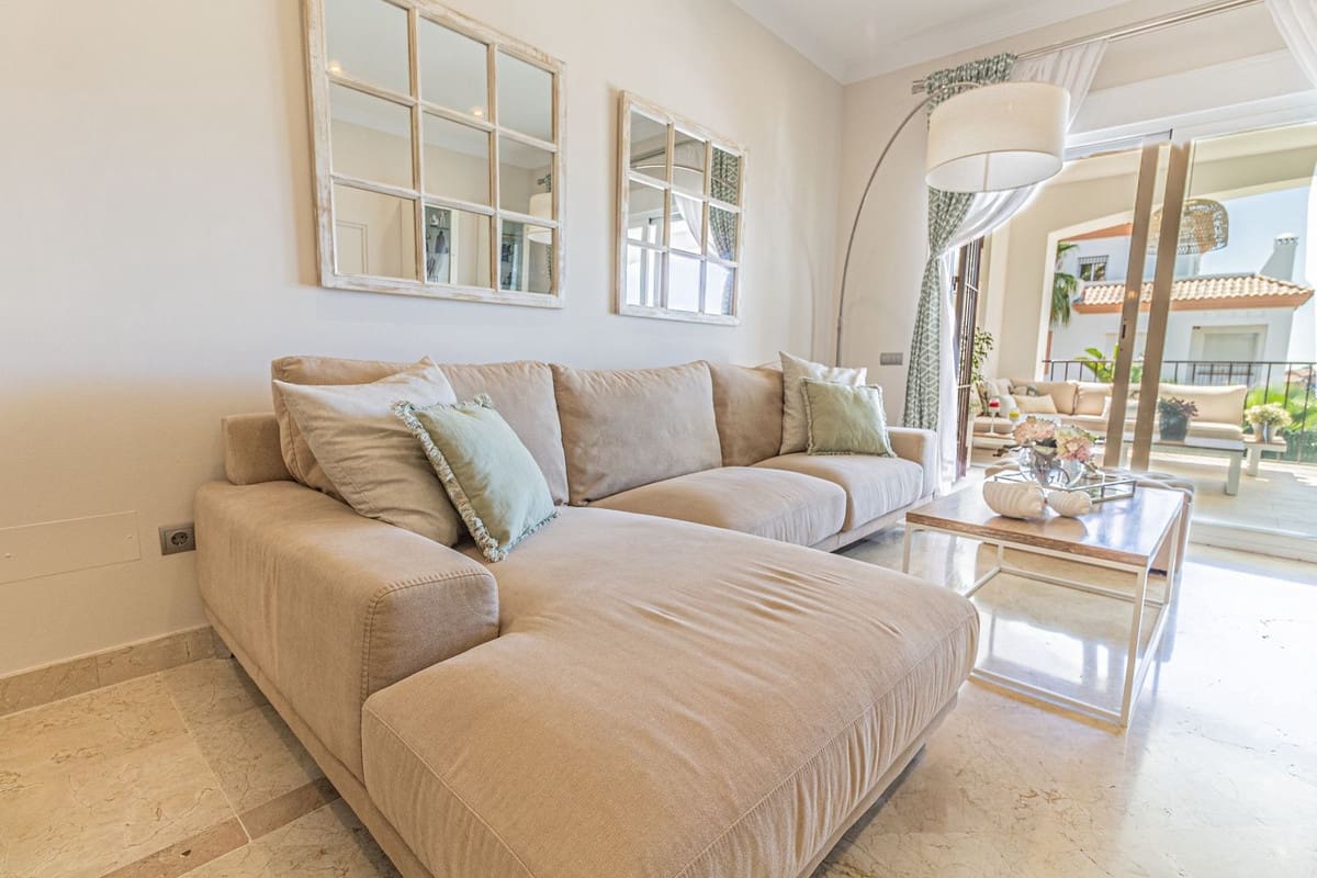 2 camera da letto Appartamento sulla Spiaggia da affitare come casa vacanza in La Alcaidesa con piscina garage - 750 € (Rif: 9650914)