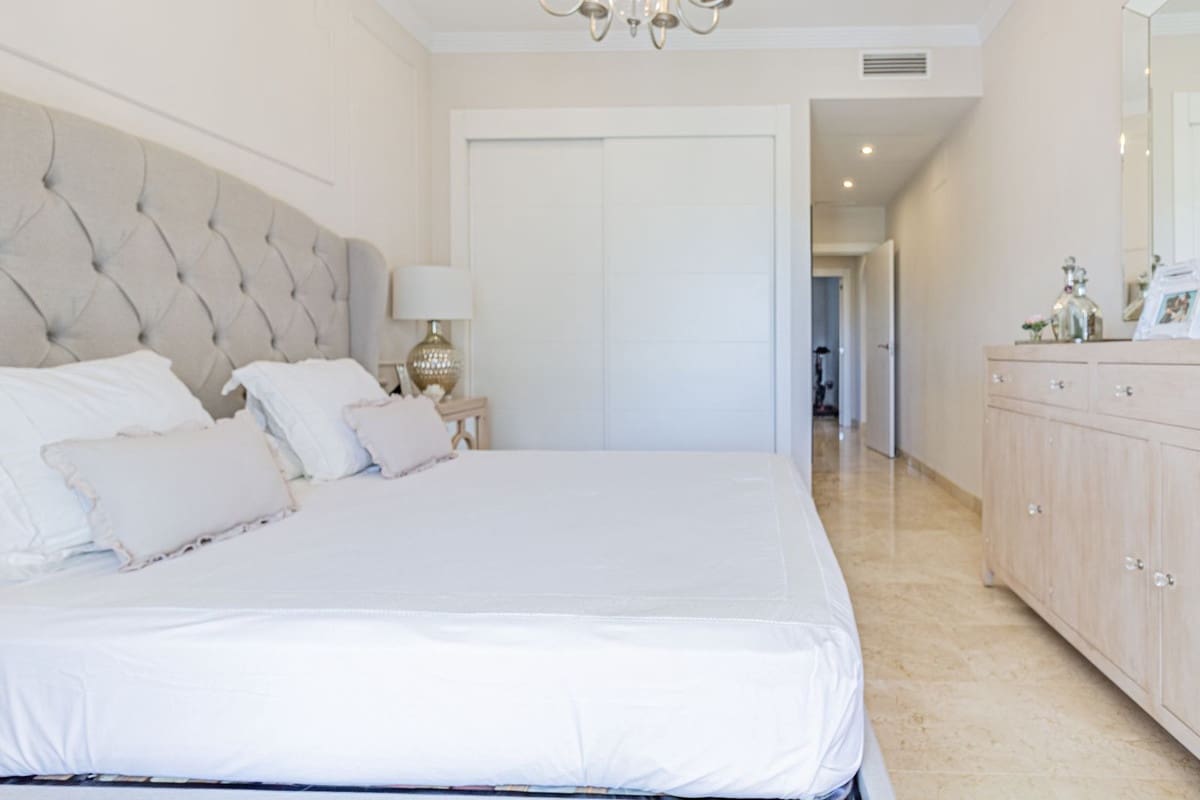 2 camera da letto Appartamento sulla Spiaggia da affitare come casa vacanza in La Alcaidesa con piscina garage - 750 € (Rif: 9650914)