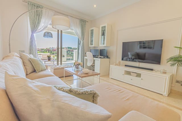 2 quarto Apartamento de Praia para arrendamento para férias em La Alcaidesa com piscina Garagem - 750 € (Ref: 9650914)