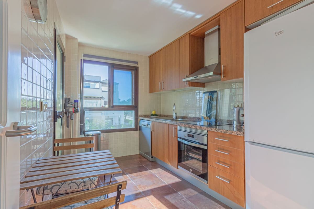 2 soverom Penthouse til leie i La Alcaidesa med svømmebasseng garasje - € 1 500 (Ref: 9665625)