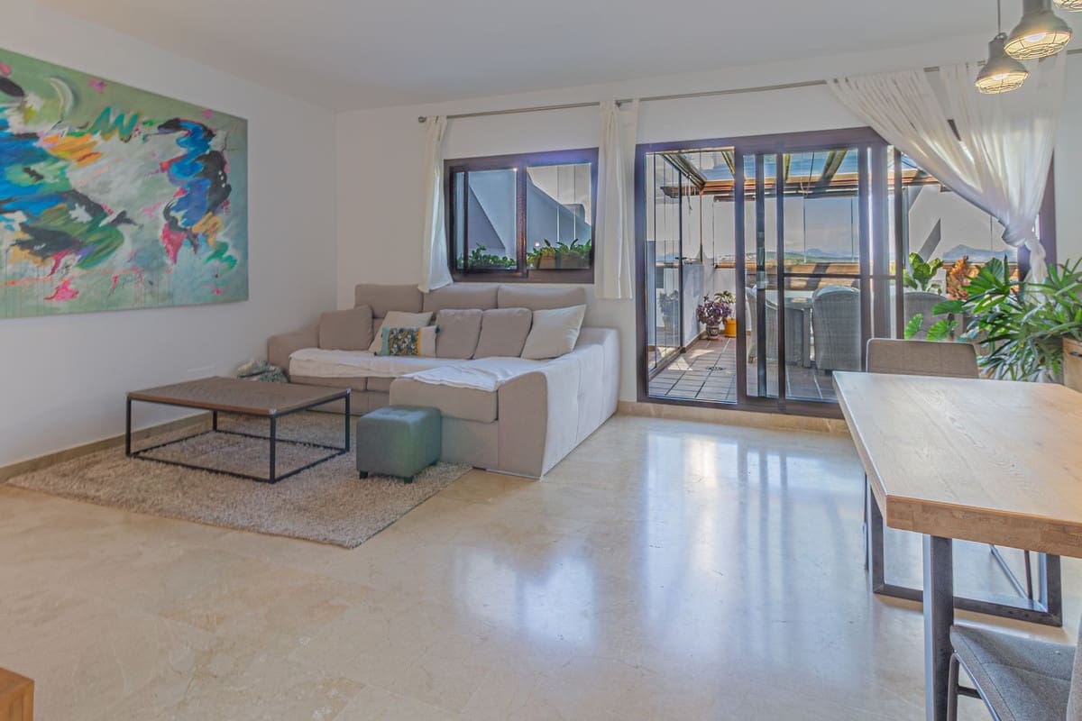 2 soverom Penthouse til leie i La Alcaidesa med svømmebasseng garasje - € 1 500 (Ref: 9665625)