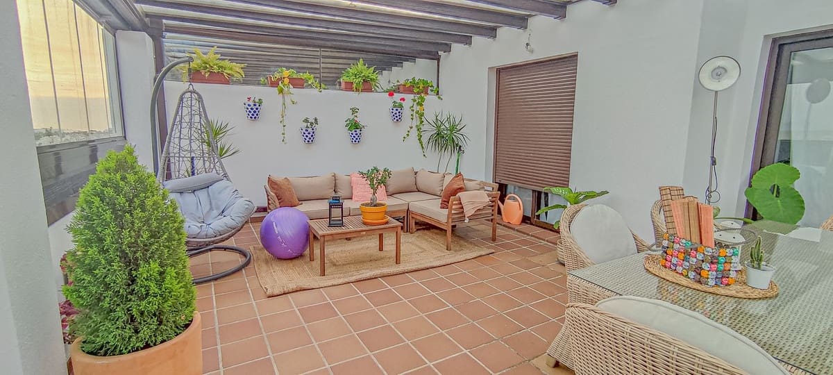 2 soverom Penthouse til leie i La Alcaidesa med svømmebasseng garasje - € 1 500 (Ref: 9665625)