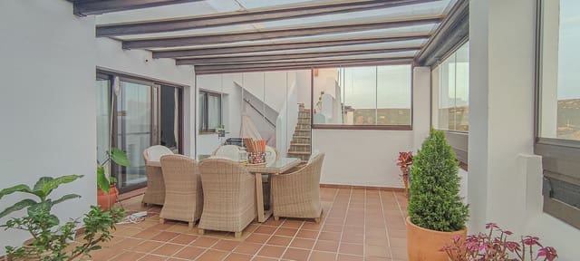 2 soverom Penthouse til leie i La Alcaidesa med svømmebasseng garasje - € 1 500 (Ref: 9665625)