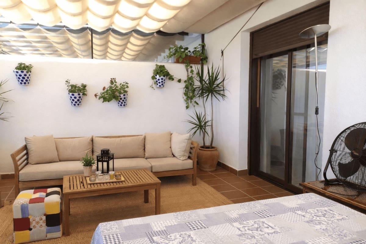 2 bedroom Penthouse for rent in La Alcaidesa with pool garage - € 1,350 (Ref: 9665625)