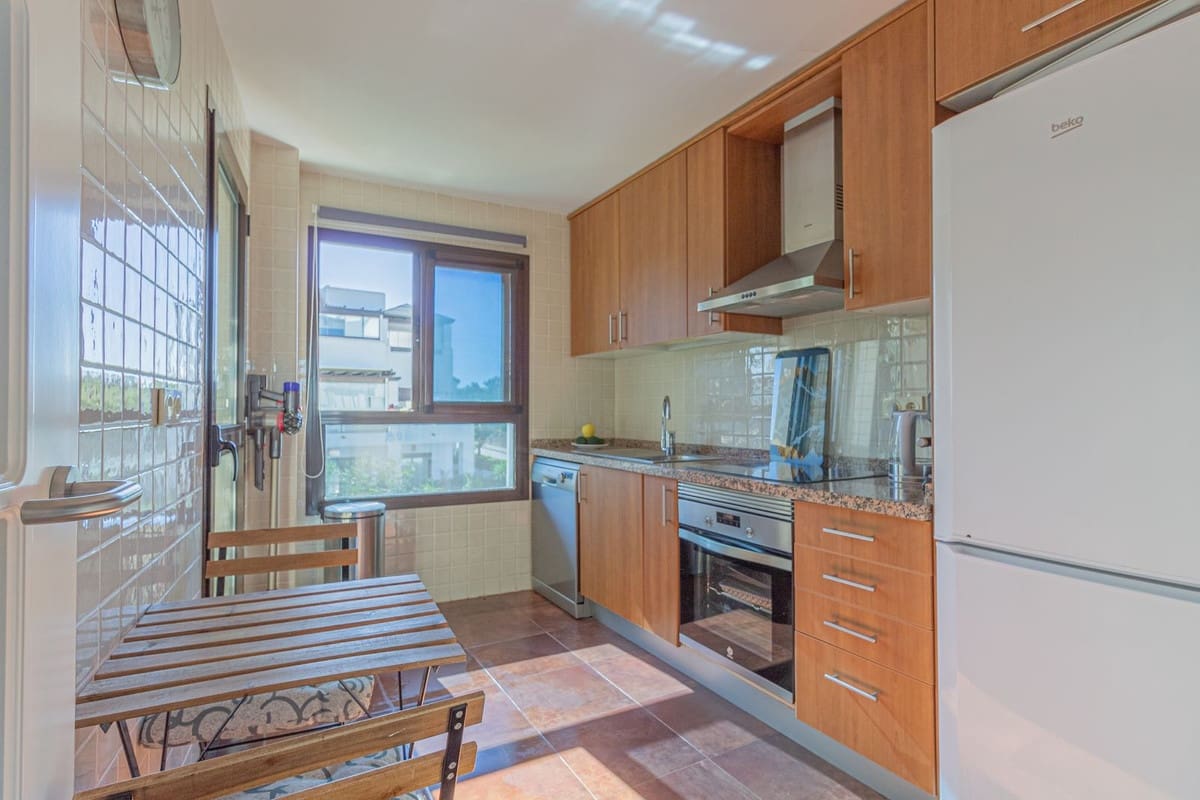 2 bedroom Penthouse for rent in La Alcaidesa with pool garage - € 1,350 (Ref: 9665625)