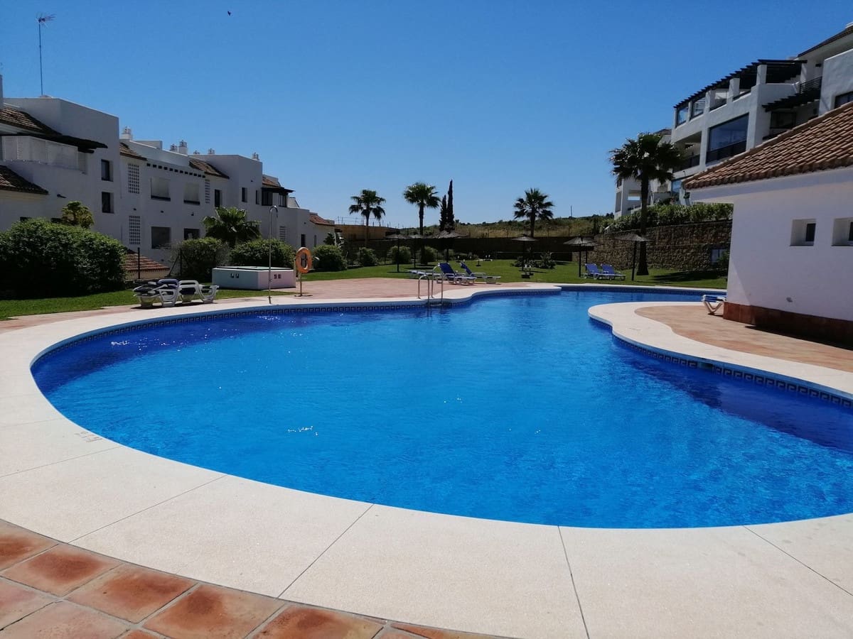 2 bedroom Penthouse for rent in La Alcaidesa with pool garage - € 1,350 (Ref: 9665625)