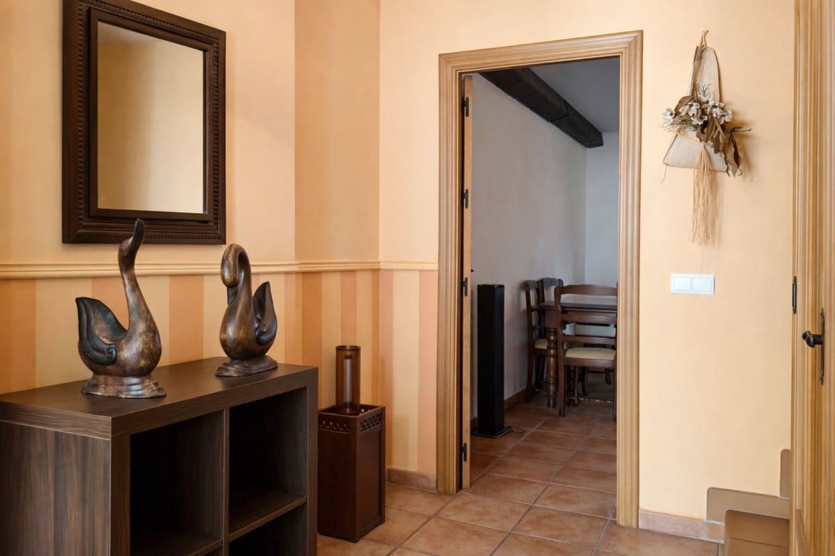 3 soveværelse Byhus til salg i San Roque med garage - € 270.000 (Ref: 9700040)