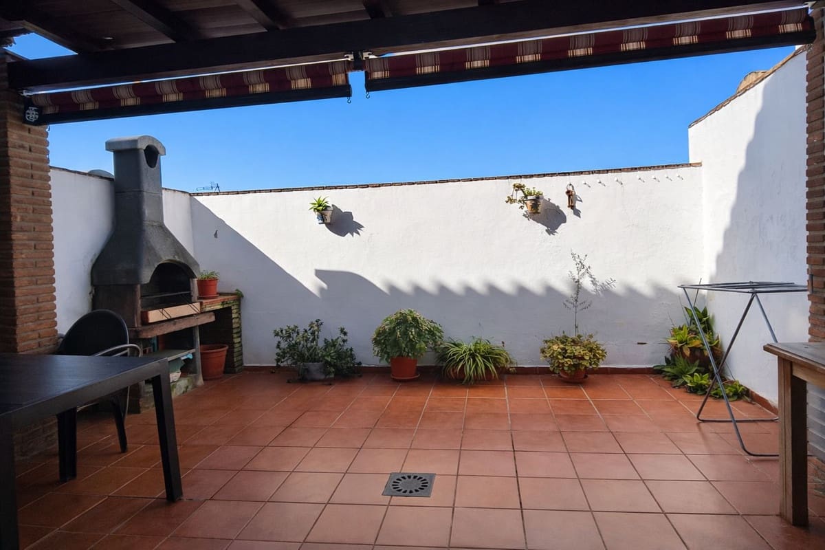 3 soveværelse Byhus til salg i San Roque med garage - € 270.000 (Ref: 9700040)