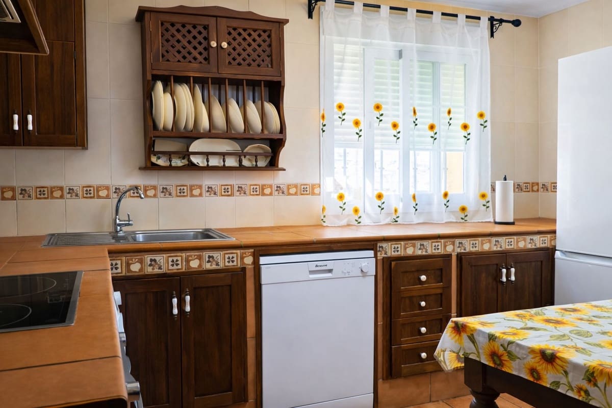 3 soveværelse Byhus til salg i San Roque med garage - € 270.000 (Ref: 9700040)